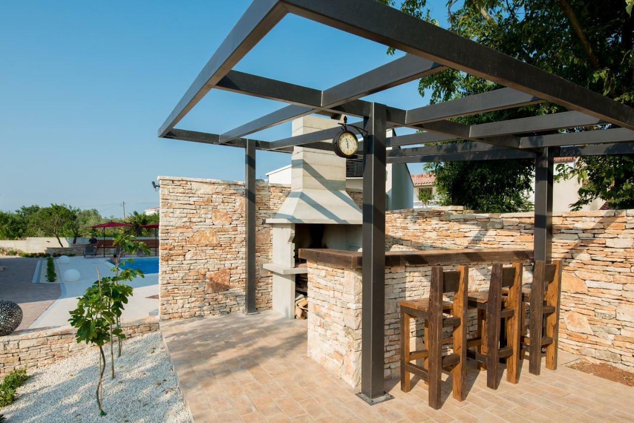 Villa Anja Peroj Exterior photo